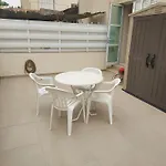 Апартаменти Sea Breeze Maisonette