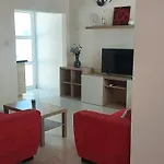 Sea Breeze Maisonette Апартаменти Ларнака