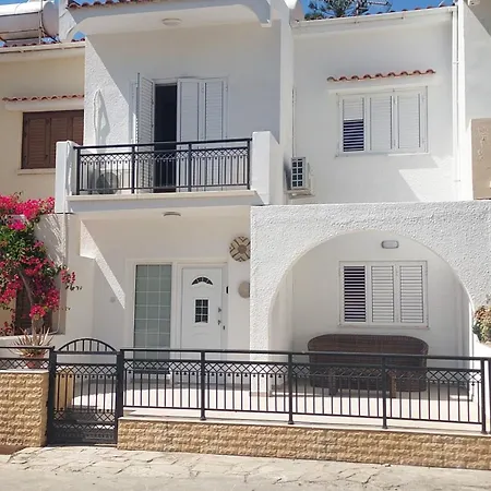 Sea Breeze Maisonette شقة *