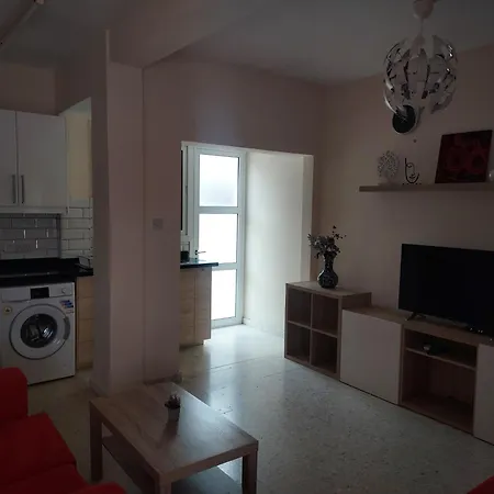 شقة Sea Breeze Maisonette لارنكا