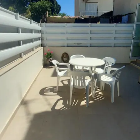 Sea Breeze Maisonette شقة *