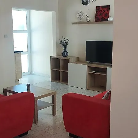 Sea Breeze Maisonette Апартаменты Ларнака