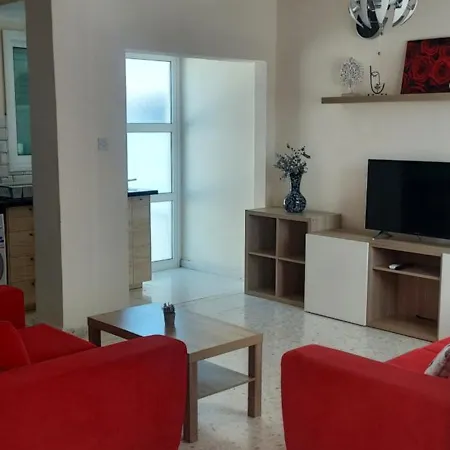 Sea Breeze Maisonette * Ларнака