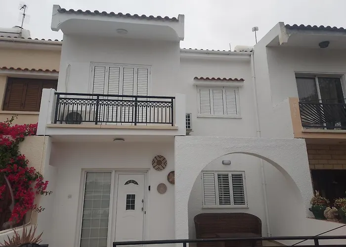 Апартаменти Sea Breeze Maisonette Ларнака