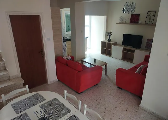 Sea Breeze Maisonette Ларнака