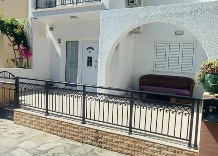 Апартаменти Sea Breeze Maisonette