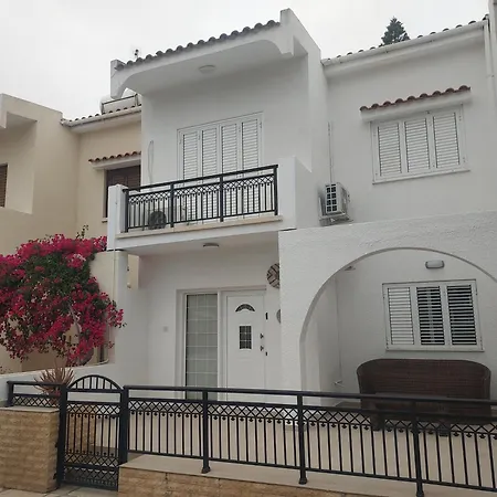 Sea Breeze Maisonette דירה *