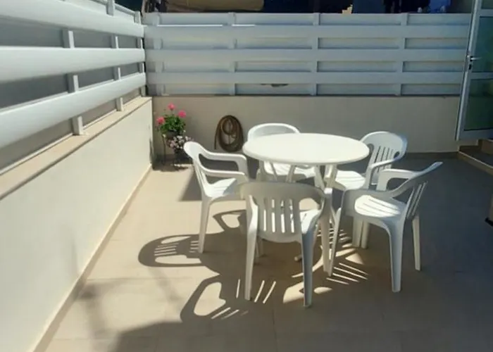 Sea Breeze Maisonette דירה *