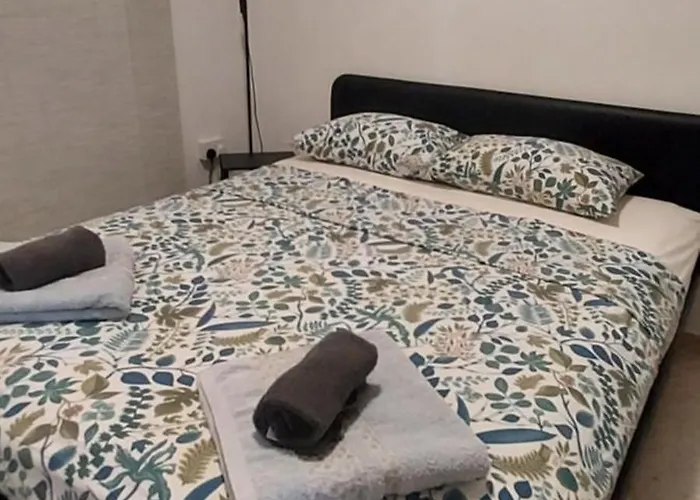 Sea Breeze Maisonette דירה *